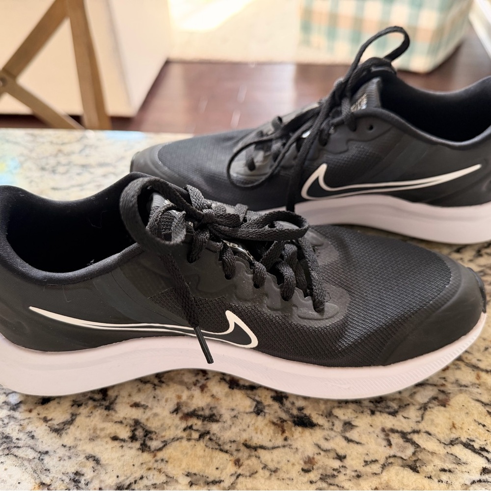 Nike Star Runner 3, Size 6Y